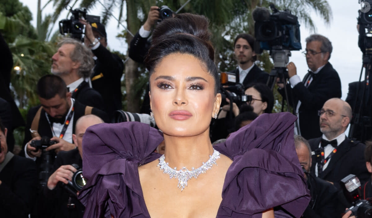 Salma Hayek est l'une des stars du tapis rouge de ce samedi à Cannes - © BestImage, OLIVIER BORDE / BESTIMAGE