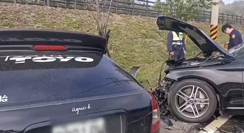 苗栗三灣鄉台塑加油站附近路段發生一起車禍。（圖／東森新聞）