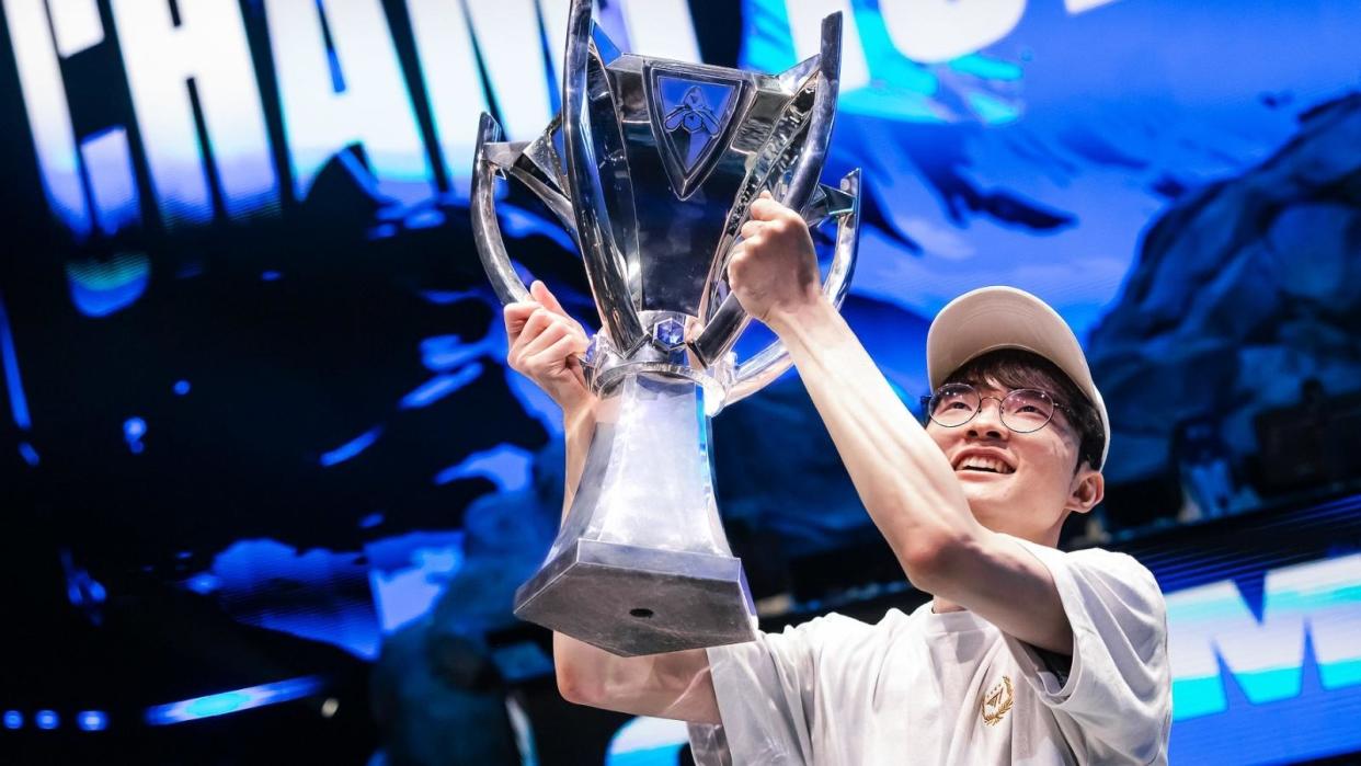 Faker raises his fourth Summoner's Cup after winning Worlds 2023-exactly 10 years after his LoL Worlds debut and first Worlds championship. (Photo: Riot Games)
