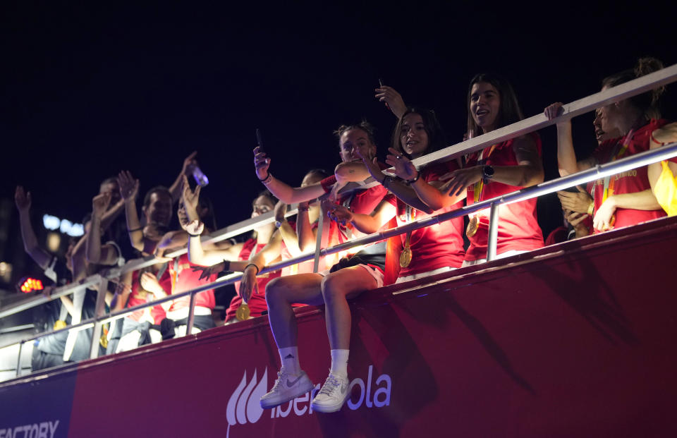 Spain's Women's World Cup soccer team celebrate on top of bus as they arrive in Madrid, Spain, Monday, Aug. 21, 2023. Spain beat England in Sydney Sunday to win the Women's World Cup soccer final. (AP Photo/Manu Fernandez)