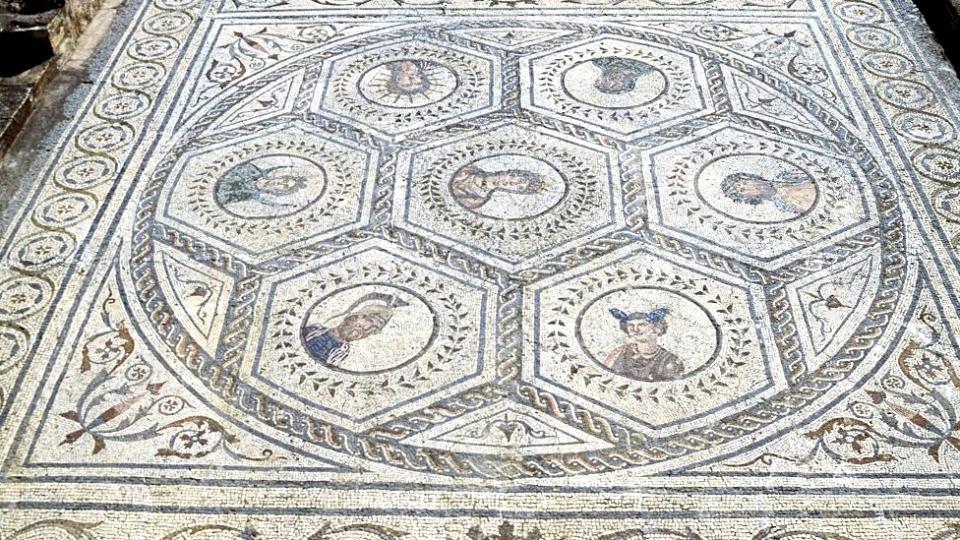 Los dioses de los siete días de la semana, mosaico en la Casa del Planetario, 117-138, Itálica, Santiponce, Andalucía, España. Civilización romana, siglo II.