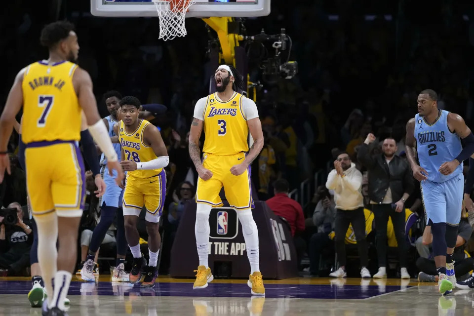 Anthony Davis&#x006d74;&#x008840;&#x00596e;&#x006230;&#x007e73;30&#x005206;22&#x007c43;&#x00677f;&#x00ff0c;&#x005e6b;&#x0052a9;&#x006e56;&#x004eba;&#x005728;&#x00672b;&#x007bc0;&#x005960;&#x005b9a;&#x006bd4;&#x008cfd;&#x0052dd;&#x0057fa;&#x003002;(AP Photo/Jae C. Hong)