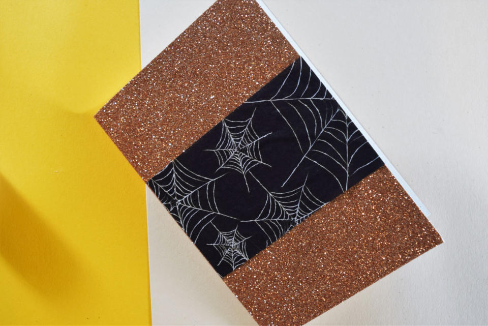  Glue a strip of decoupage paper across the middle of your card to create a webbed panel.