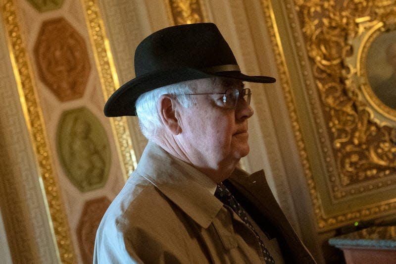 WASHINGTON, DC - FEBRUARY 3: Ken Starr, personal lawyer to U.S. President Donald Trump arrives at the U.S. Capitol on February 3, 2020 in Washington, DC. Closing arguments begin Monday after the Senate voted to block witnesses from appearing in the impeachment trial. The final vote is expected on Wednesday.