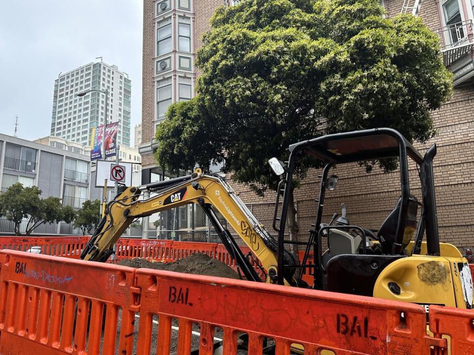 受暴風雨影響停止的道路施工。（記者李怡／攝影）