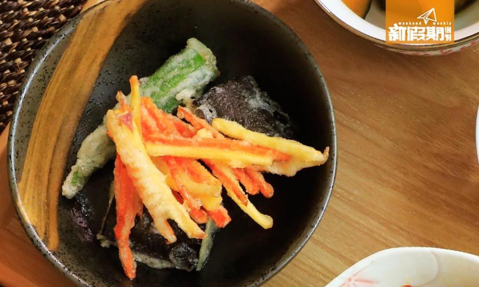 野菜天婦羅<br>以日本時蔬製作，炸漿不含蛋奶，炸衣透薄，火候亦 佳，秋葵與茄子保有水份。