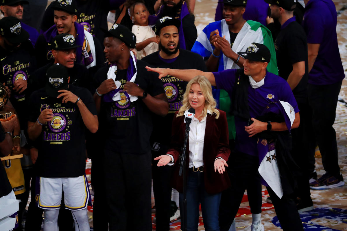 Lakers Owner Jeanie Buss on Leadership, Love and Magic - The New York Times