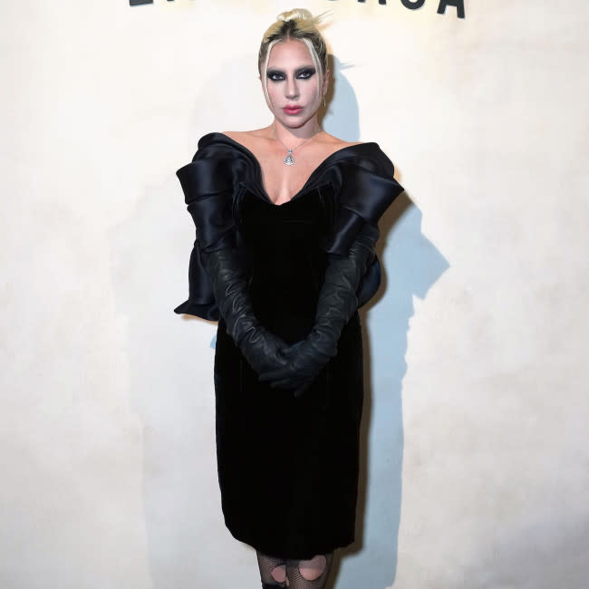 Lady Gaga cree que el maquillaje puede beneficiar la salud mental credit:Bang Showbiz