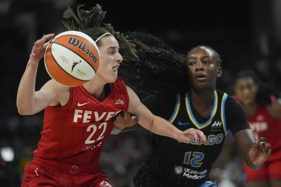 Chicago Sky forward Michaela Onyenwere, right, guards Indiana Fever guard Caitlin Clark, left, during the second half of a WNBA basketball game Friday, Aug. 30, 2024, in Chicago. (AP Photo/Erin Hooley)