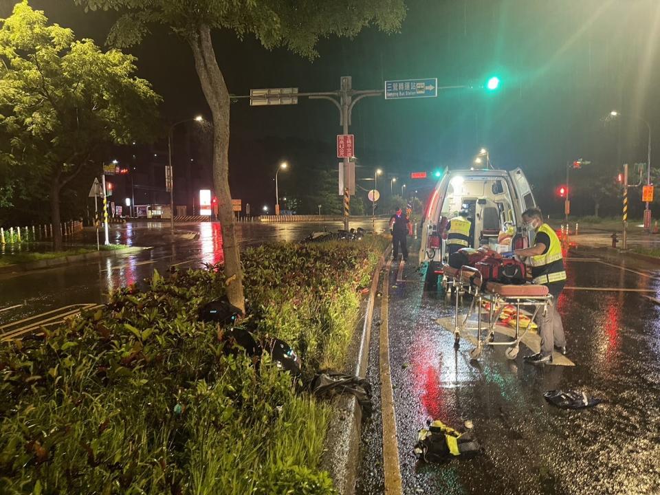 救護車抵達現場。（圖／警方提供）