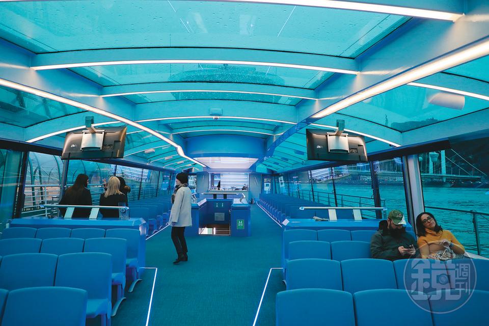 「Legenda City Cruises」的夜遊多瑙河行程，大都使用玻璃頂的河輪。