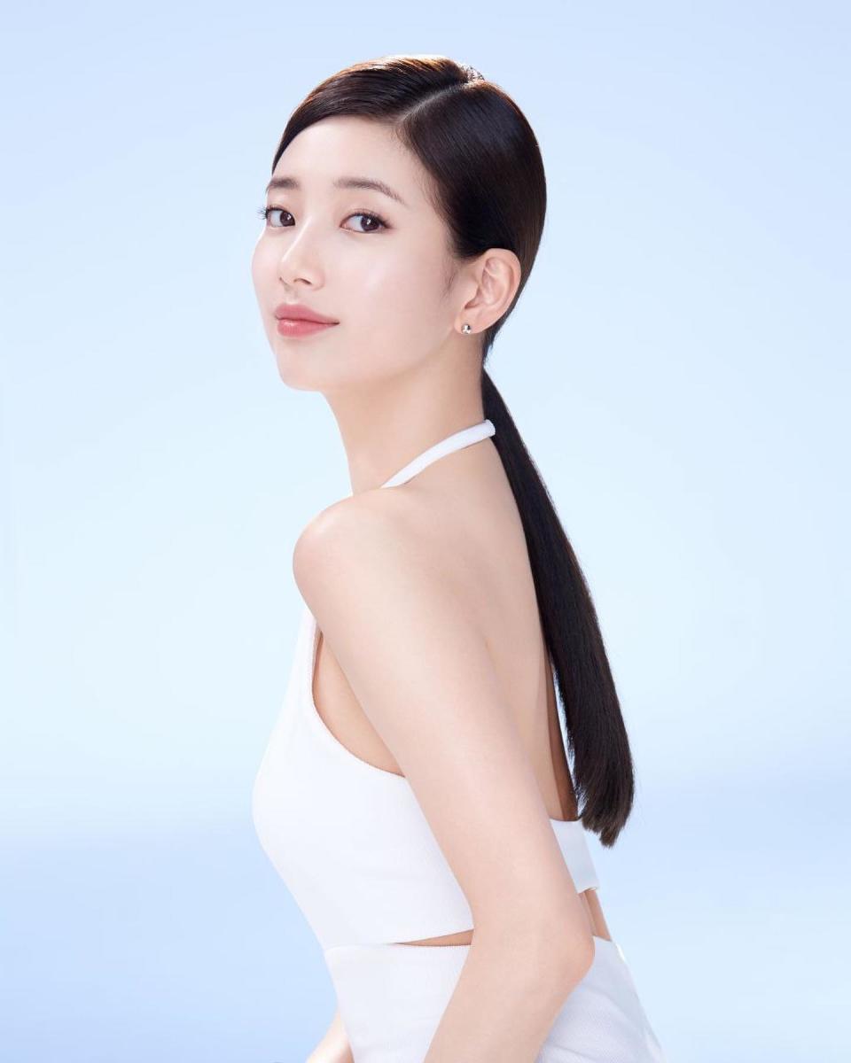 今年26歲的秀智，過往在女團miss A成員時期就憑著耀眼的美貌，讓所有人記住她的名字