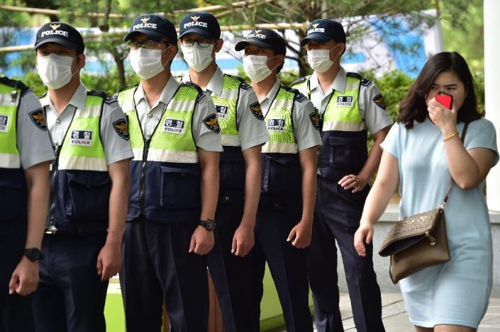 The number of those to have been infected by MERS remain unchanged at 182, South Korea's health ministry says (AFP Photo/Jung Yeon-Je)