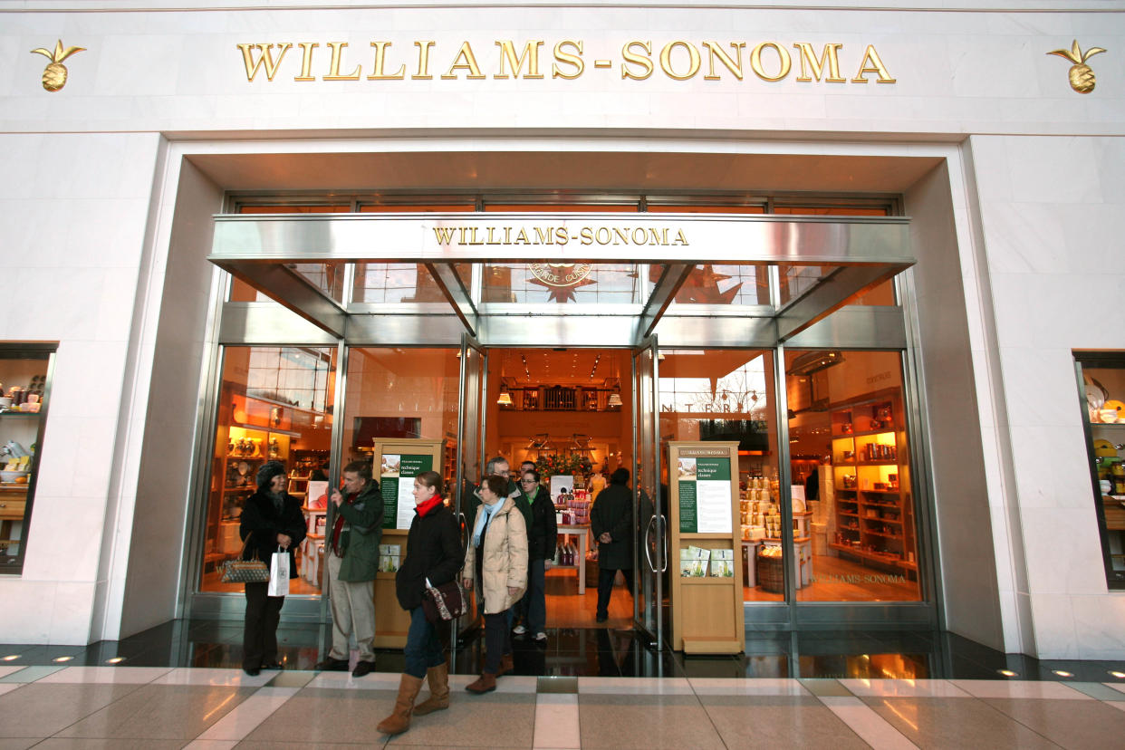Cyber Monday 2020: Shop the best deals on cookware, Dutch ovens, KitchenAid and other gadgets at Williams Sonoma.