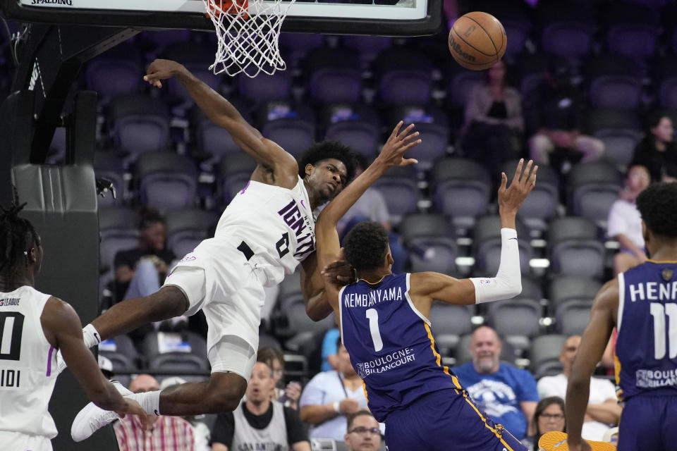 Boulogne-Levallois Metropolitans 92's Victor Wembanyama, right, blocks a shot by NBA G League Ignite's Scoot Henderson during the second half of an exhibition basketball game Tuesday, Oct. 4, 2022, in Henderson, Nev. (AP Photo/John Locher)