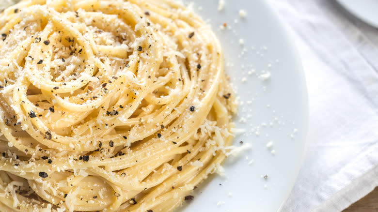 Cacio e pepe on plate