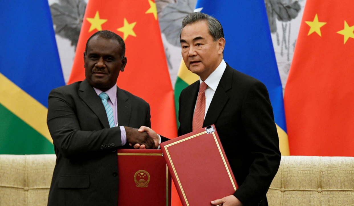  Jeremiah Manele shaking hands with China's foreign foreign minister Wang Yi in a 2019 meeting in Beijing