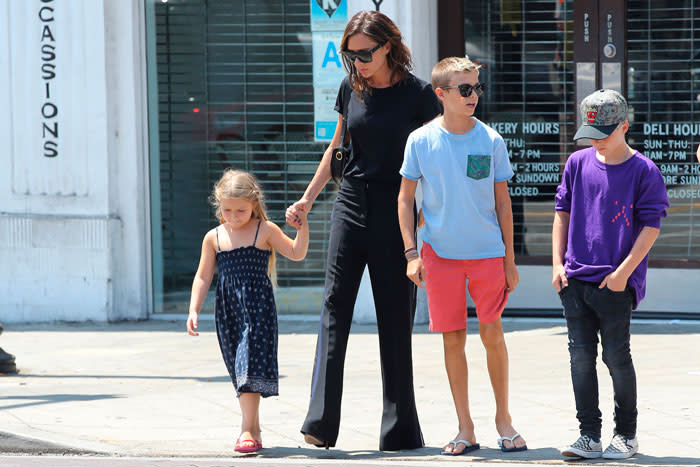 Victoria Beckham con sus hijos