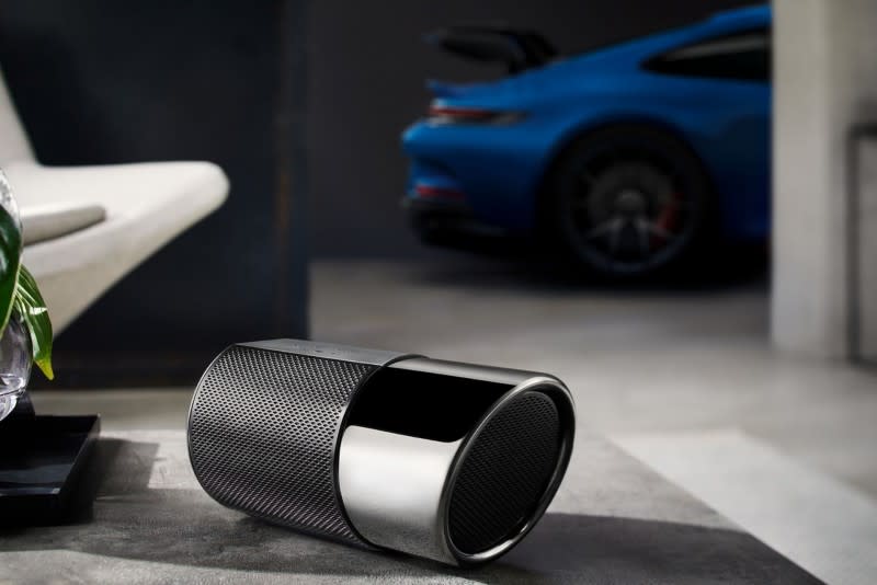 911 Speaker 2.0是以992 GT3的尾管作為造型參考，打造出來的高品質藍芽音響。