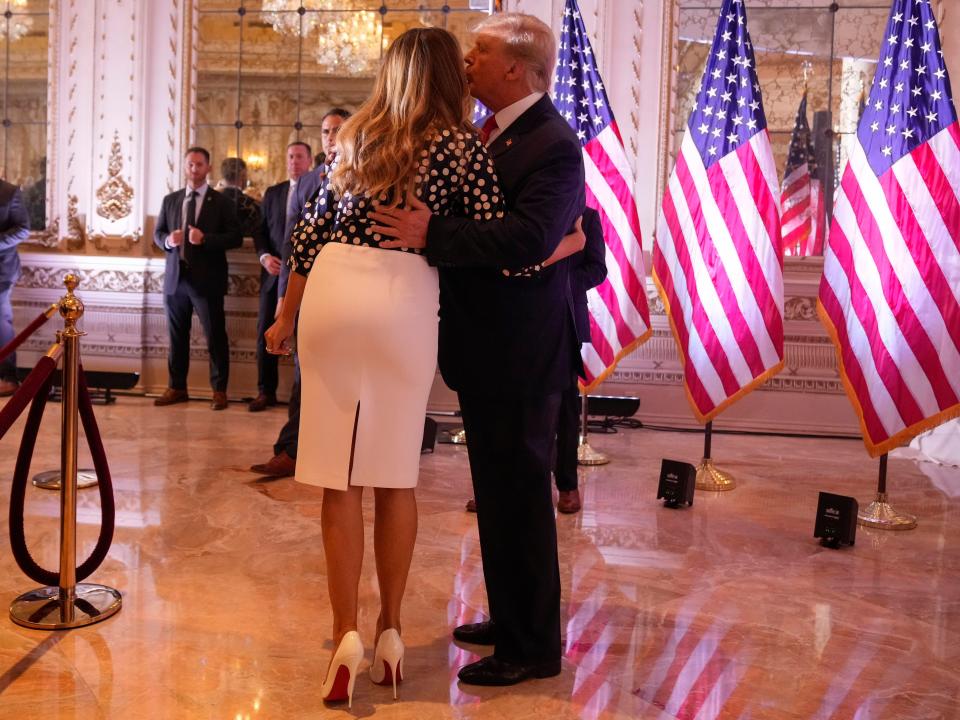 Melania Trump kisses Donald Trump