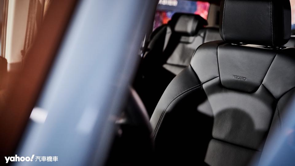 由Recaro打造並賦予INEOS Grenadier駕駛座絕佳的固定性和恰到好處的舒適。