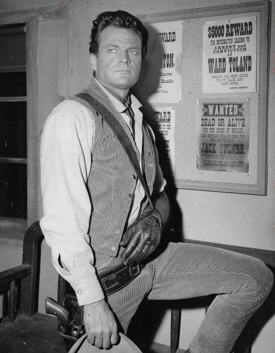 David McLean stars as a one-armed gunslinger in the 1960 television series  “Tate” on NBC. He wore a sling while portraying a wounded veteran of the Civil War.