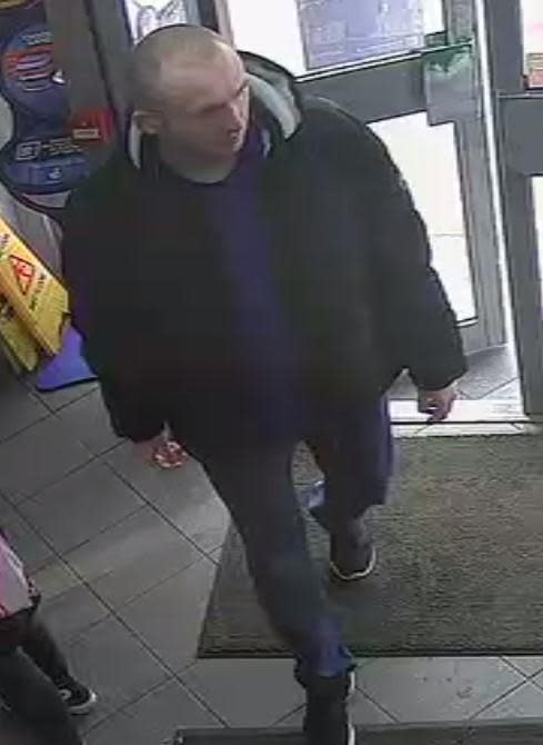 Glasgow Times: Police Scotland want to speak to this man in connection with an attempted robbery in Glasgow&#39;s Southside.
