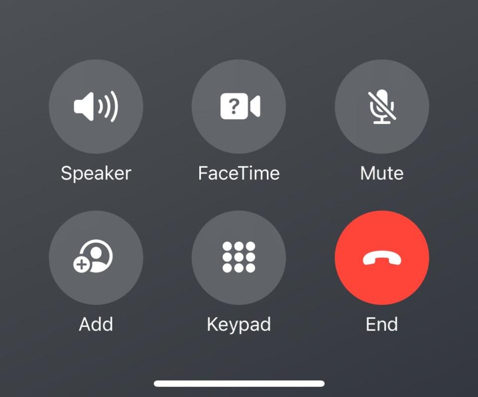 This is the new look phone call screen on iOS 17 (Apple)