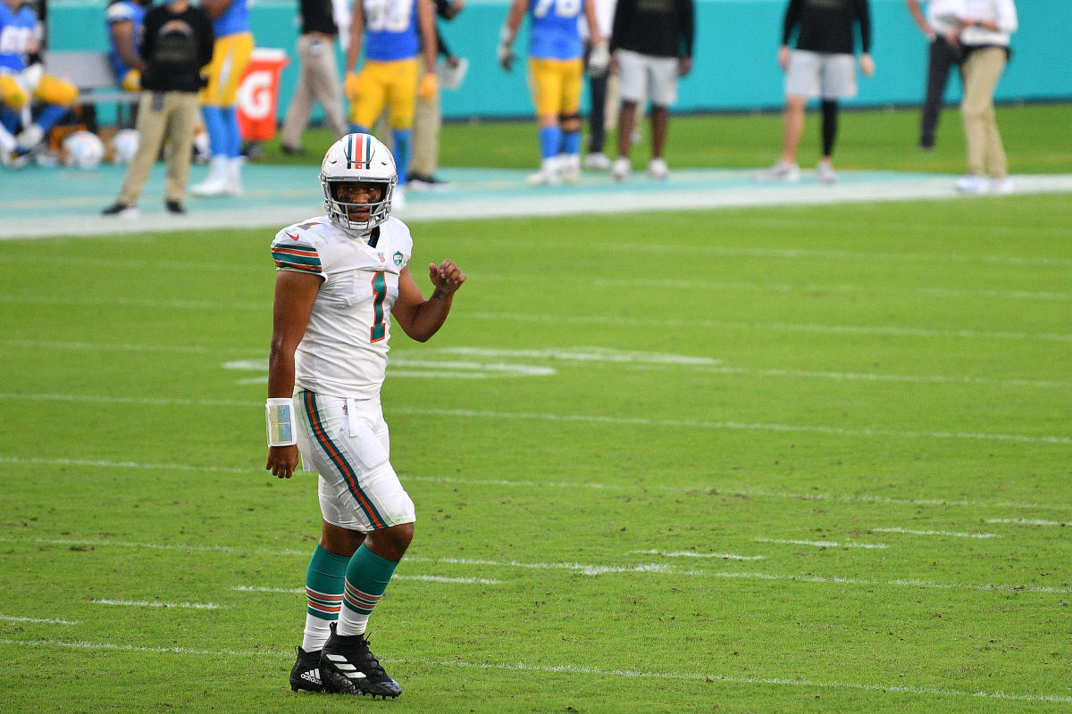 Dolphins' Andrew Van Ginkel blocks punt vs. Chargers to set up score