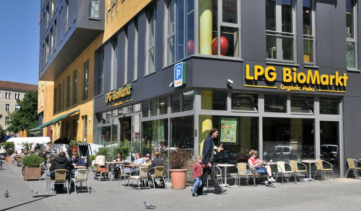 <span class="caption">An organic food market in Berlin.</span> <span class="attribution"><a class="link " href="https://www.gettyimages.com/detail/news-photo/germany-berlin-prenzlauer-berg-organic-food-shop-lpg-news-photo/548153731" rel="nofollow noopener" target="_blank" data-ylk="slk:Schöning/ullstein bild via Getty Images;elm:context_link;itc:0;sec:content-canvas">Schöning/ullstein bild via Getty Images</a></span>