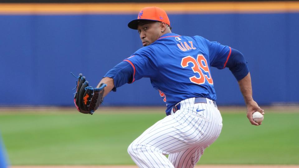 New York Mets relief pitcher Edwin Diaz (39) throws batting practice during workouts at spring training