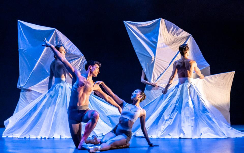 Birmingham Royal Ballet's Lazuli Sky - Johan Persson