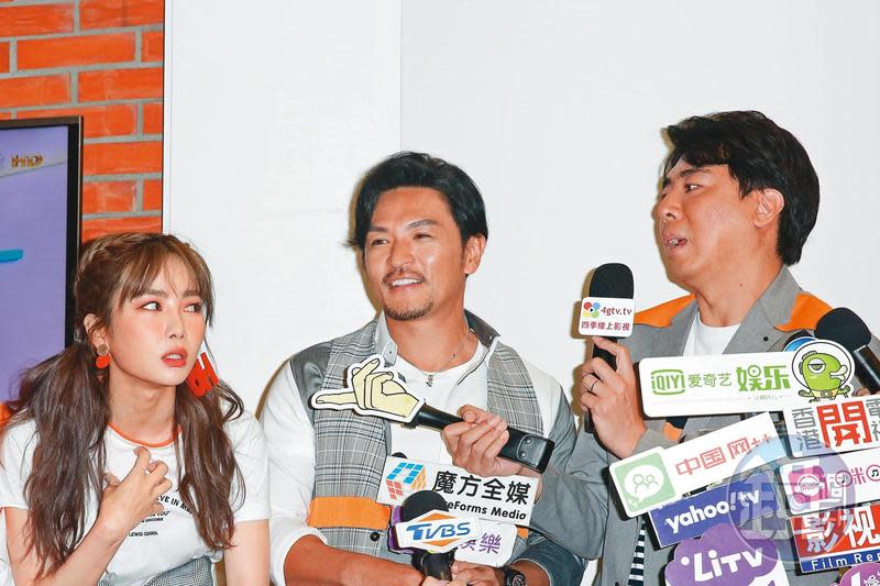 舒子晨（左）曾被抓包，開車將風田打包載回家過夜，只可惜在一堆藝人出席的TVBS《食尚玩家》活動中，沒人想寫這題後續。