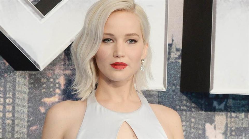 珍妮佛勞倫斯（Jennifer Lawrence）近日被拍到穿著運動內衣現身街頭的模樣。（圖／達志影像）