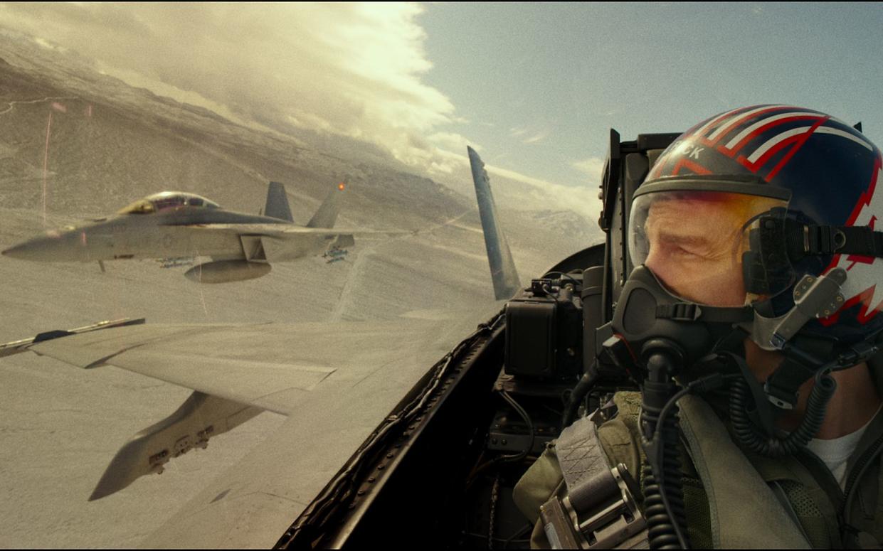 Er zeigt mit 60 Jahren noch einmal, wie's richtig geht: Von Tom Cruise, der für "Top Gun: Maverick" alle Flugszenen selbst drehte, können einige jüngere Action-Helden noch viel lernen. (Bild: © 2022 Paramount Pictures Corporation)