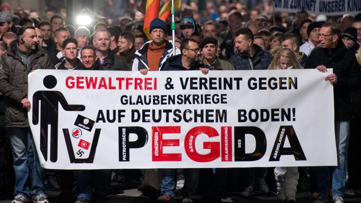 Die ausländer- und islamfeindliche Pegida-Bewegung feiert an diesem Sonntag in Dresden vierjähriges Bestehen. Foto: Arno Burgi/Archiv