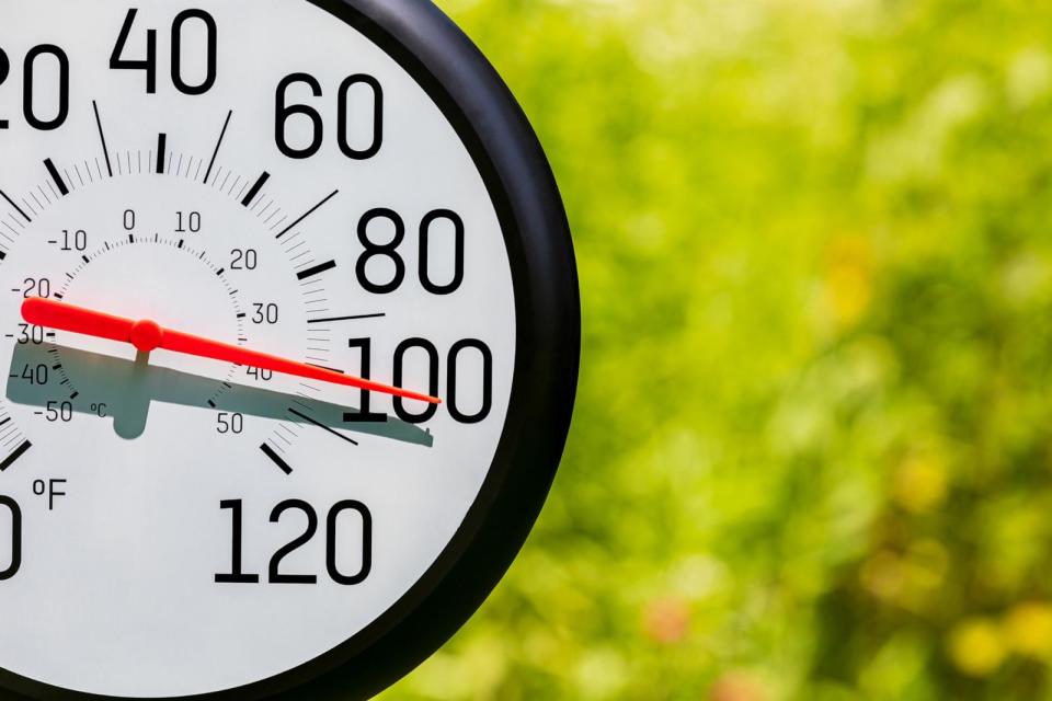 PHOTO: Outdoor thermometer in the sun during heatwave.  (STOCK IMAGE/Getty Images)