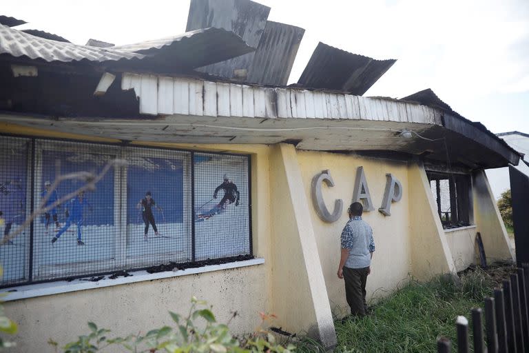 Así quedó el  Club Andino Piltriquitrón de El Bolsón luego de ser incendiado hace algunos días