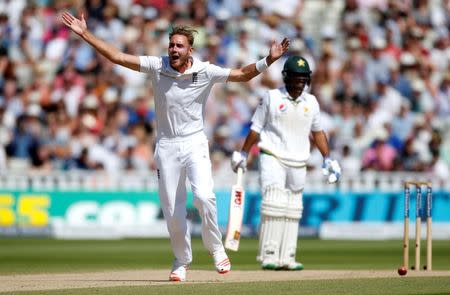 Britain Cricket - England v Pakistan - Third Test - Edgbaston - 7/8/16 England's Stuart Broad appeals unsuccessfully for the wicket of Pakistan's Sami Aslam Action Images via Reuters / Paul Childs