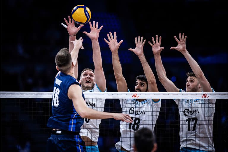 La selección argentina de vóleibol sufrió una aplastante derrota a manos de Italia, última campeona del mundo, y se despidió de la Nations League en los cuartos de final