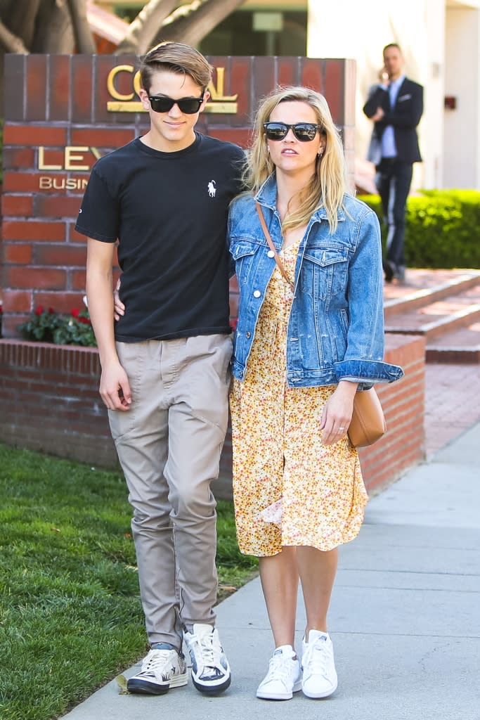 Reese Witherspoon, Deacon Phillippe, adidas stan smith, 