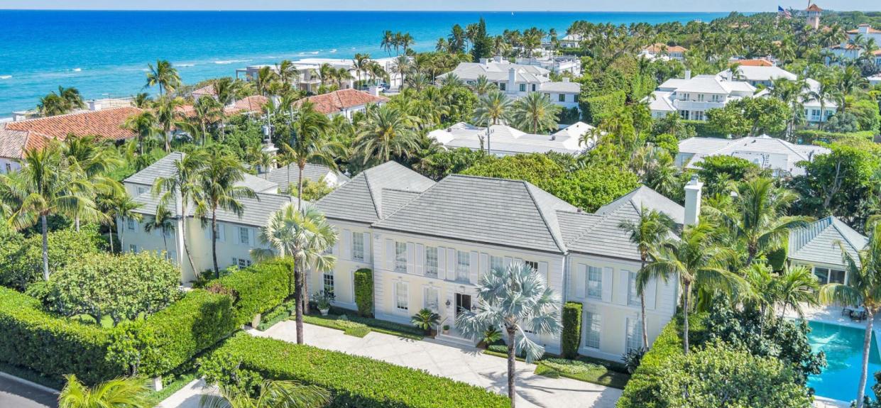 An estate near the ocean at 120 Via Del Lago in Palm Beach has changed hands for $29.25 million, according to an updated sales listing. The property was designed in the late 1950s by noted society architect Marion Sims Wyeth.