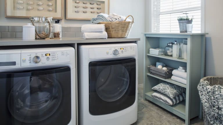 Washing machine, Room, Clothes dryer, White, Major appliance, Interior design, Shelving, Window covering, Laundry, Home appliance, 