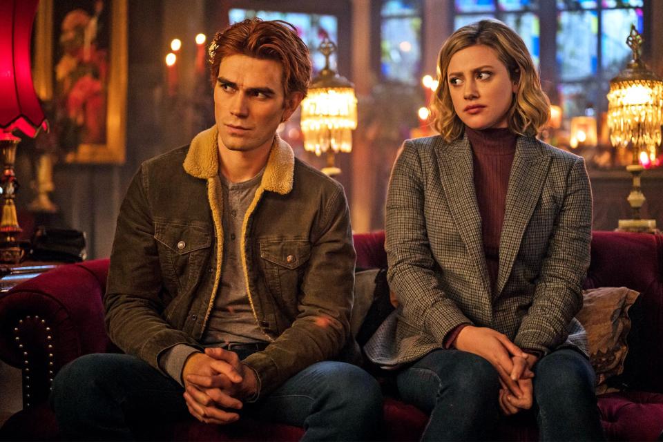 Riverdale -- “Chapter One Hundred and Eight: Ex-Libris” -- Image Number: RVD613b_0139r -- Pictured (L - R): KJ Apa as Archie Andrews and Lili Reinhart as Betty Cooper -- Photo: Kailey Schwerman/The CW -- © 2022 The CW Network, LLC. All Rights Reserved.