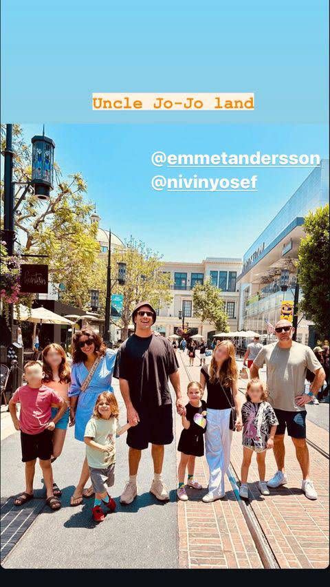 Jwan Yosef y sus pequeños disfrutaron un lindo paseo en familia.