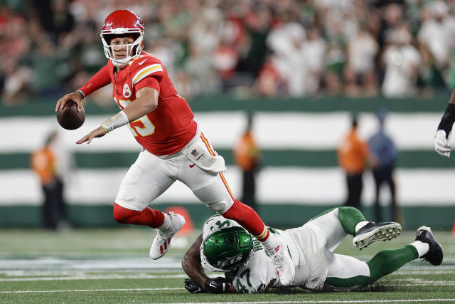 WATCH: Chiefs QB Patrick Mahomes hits Noah Gray for long TD vs. Jets