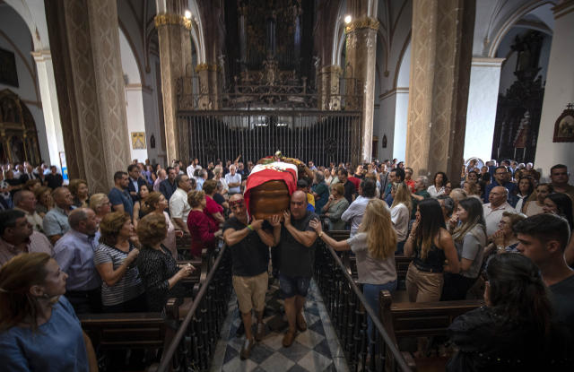 Multitudinario funeral a Reyes en Utrera - Superdeporte