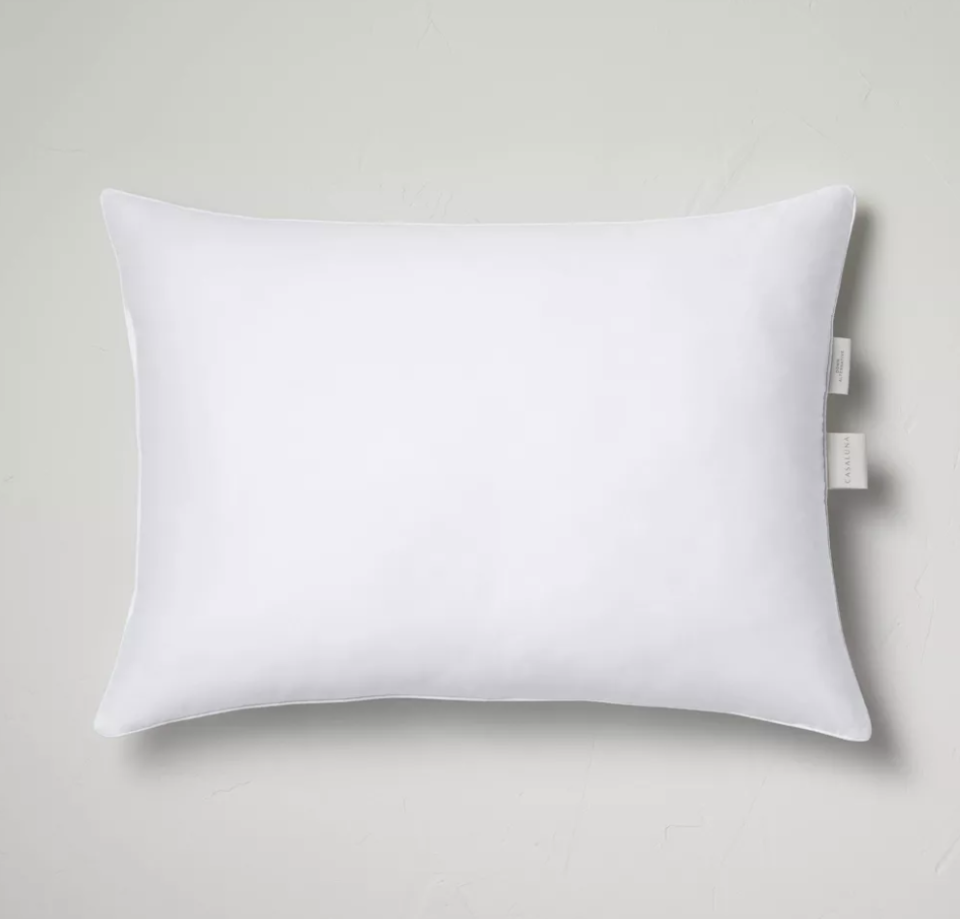 Best Overall Pillow: Machine Washable Medium Down Alternative Pillow