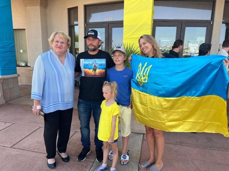 Palm Springs Mayor Lisa Middleton poses with Ukrainian filmmaker Dmytro Minzianov, his wife Alina Petrovska and their kids Yehor Minzianov and Christina Minzianova.