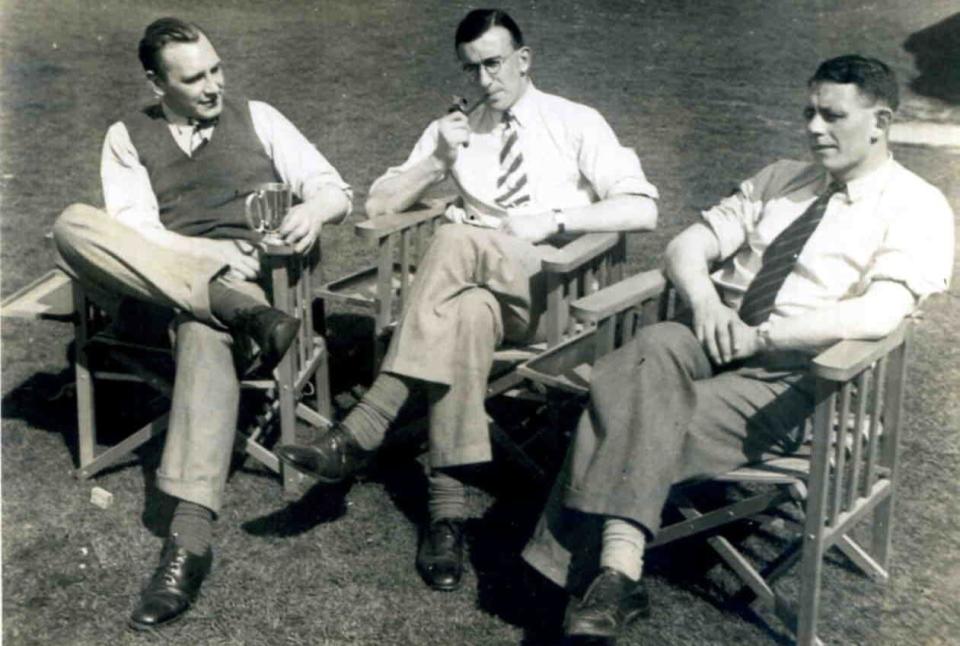 Paddy Mayne (left) and Robert Alexander (right) relaxing during the 1938 tour of South Africa - Police Museum/PSNI